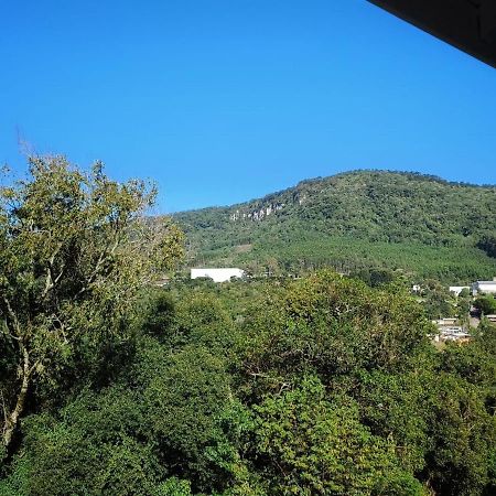 Suites Vale Das Montanhas Грамаду Экстерьер фото